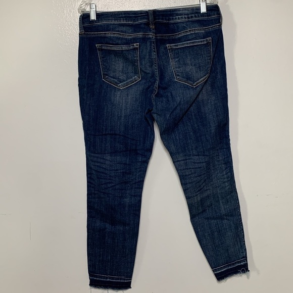 Maurices Dark Wash Mid-Rise Cropped Raw Hem Jeans Size L - Picture 4 of 5